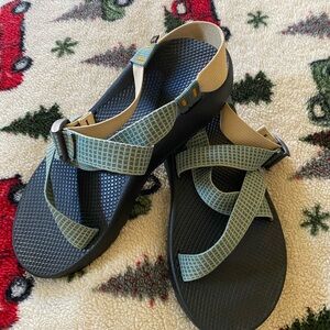 Chaco Outsiders Green and Black Strappy Sandals